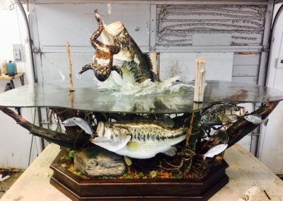 large-mouth-bass-and-bull-frog-coffee-table-by-vance-montgomery